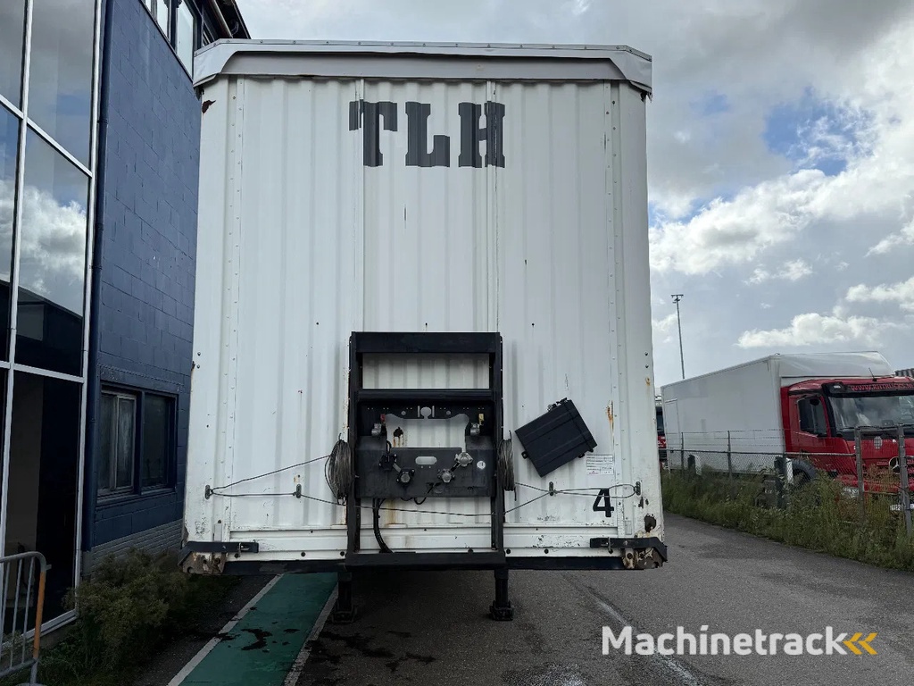 Kässbohrer XS - 3 AXLE - SAF + SLIDING ROOF - DISC BRAKES