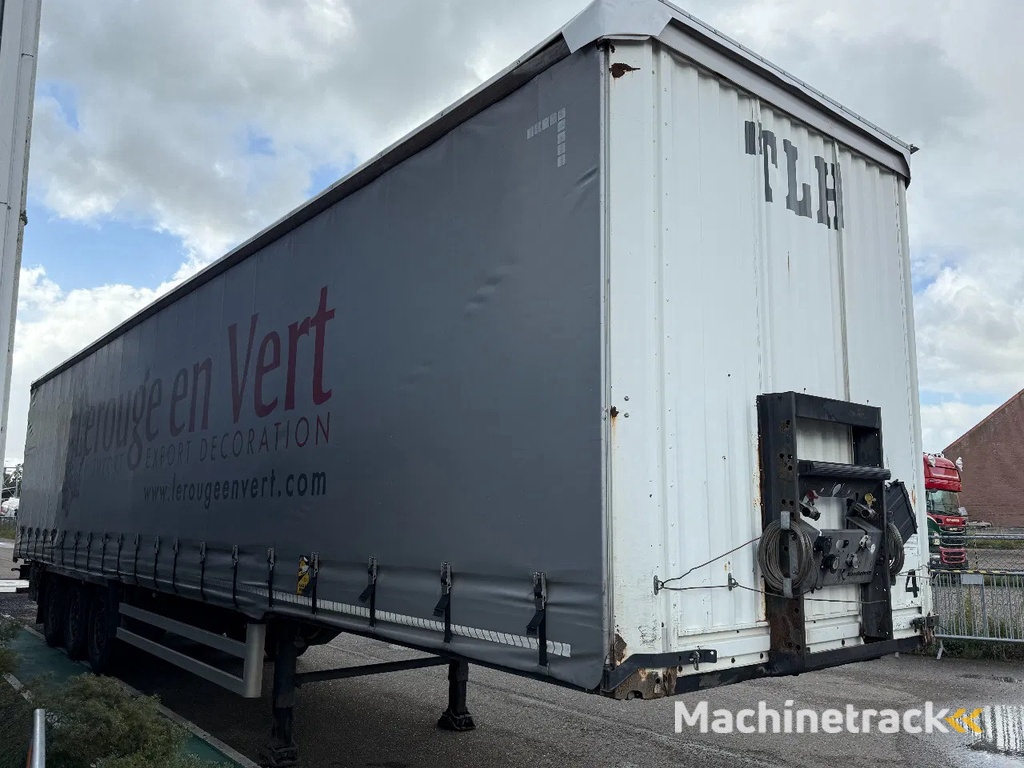 Kässbohrer XS - 3 AXLE - SAF + SLIDING ROOF - DISC BRAKES