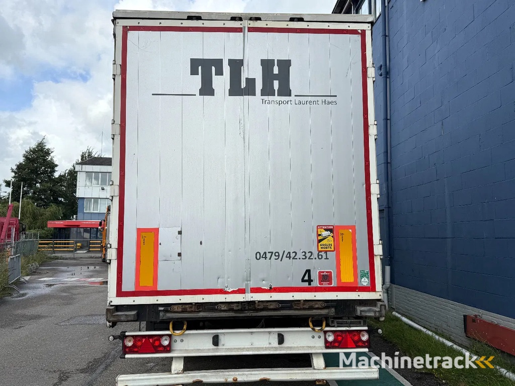 Kässbohrer XS - 3 AXLE - SAF + SLIDING ROOF - DISC BRAKES