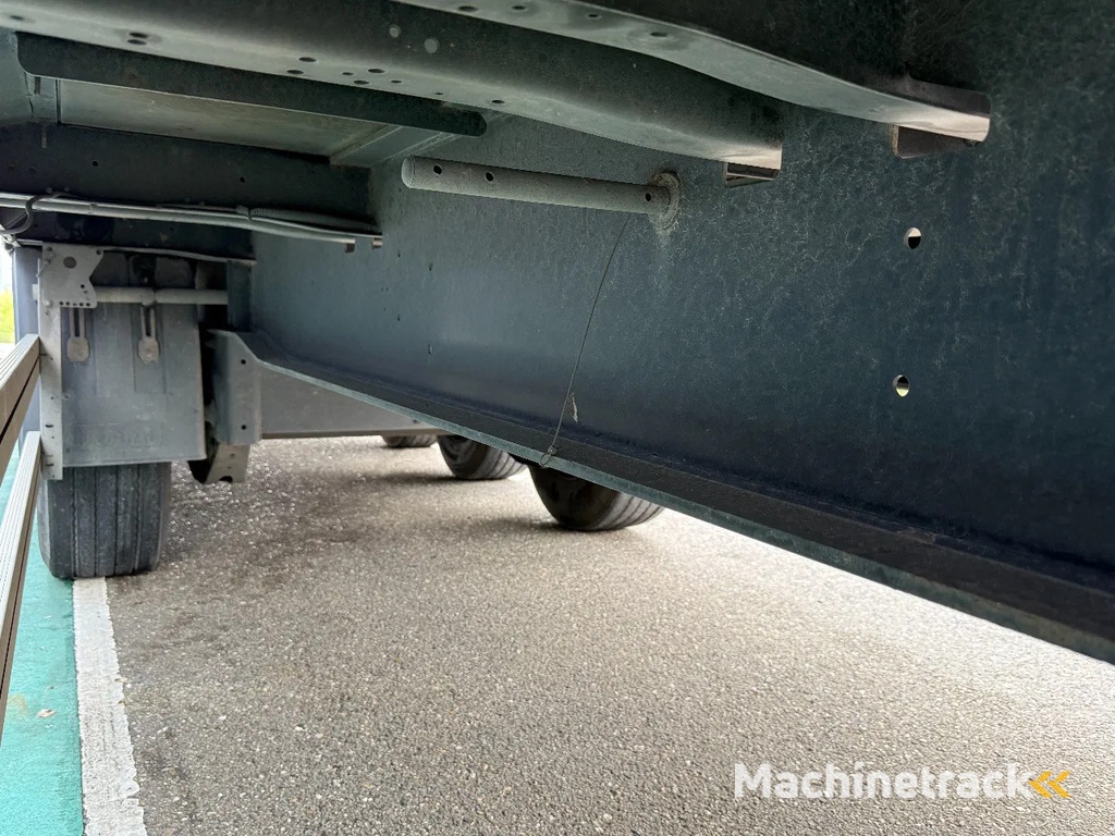 Kässbohrer XS - 3 AXLE - SAF + SLIDING ROOF - DISC BRAKES