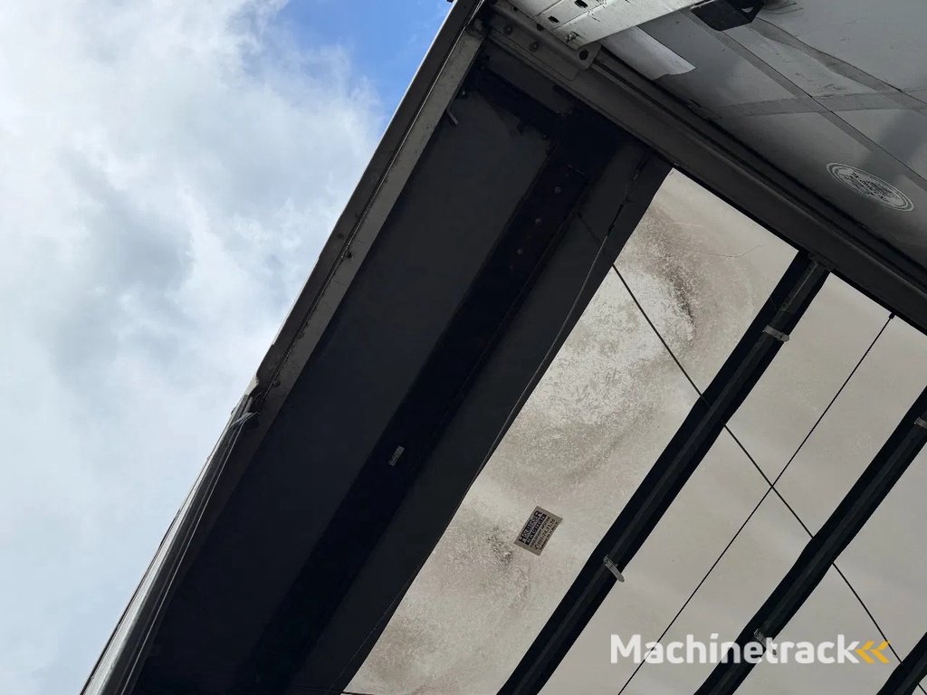 Kässbohrer XS - 3 AXLE - SAF + SLIDING ROOF - DISC BRAKES