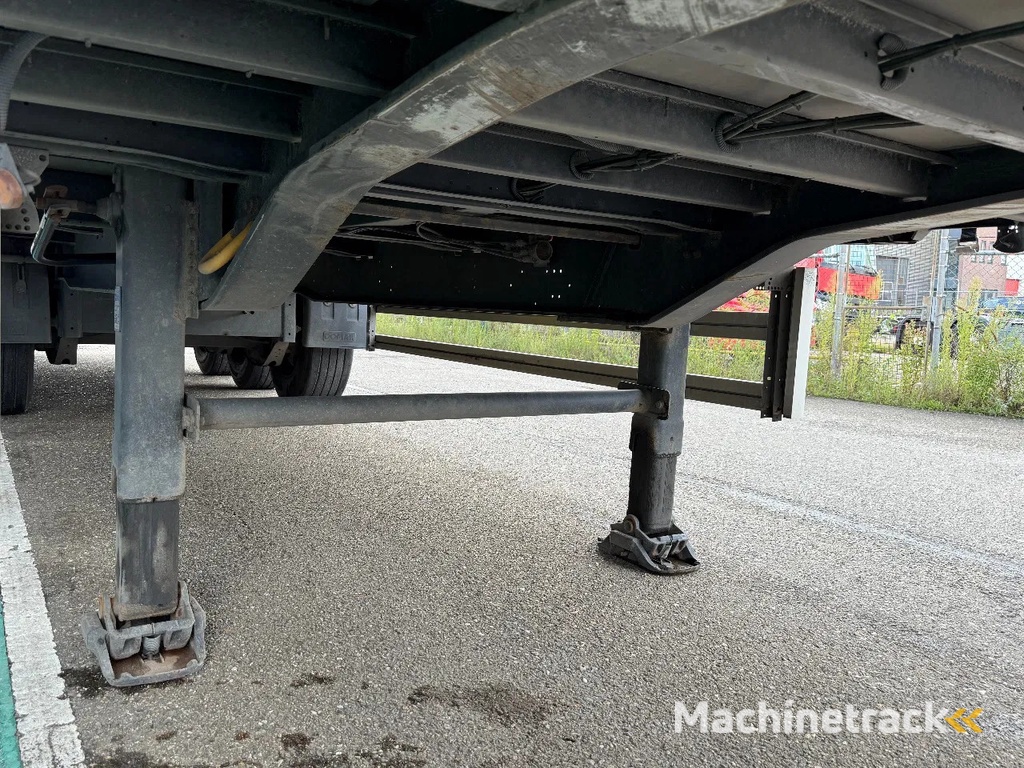 Kässbohrer XS - 3 AXLE - SAF + SLIDING ROOF - DISC BRAKES