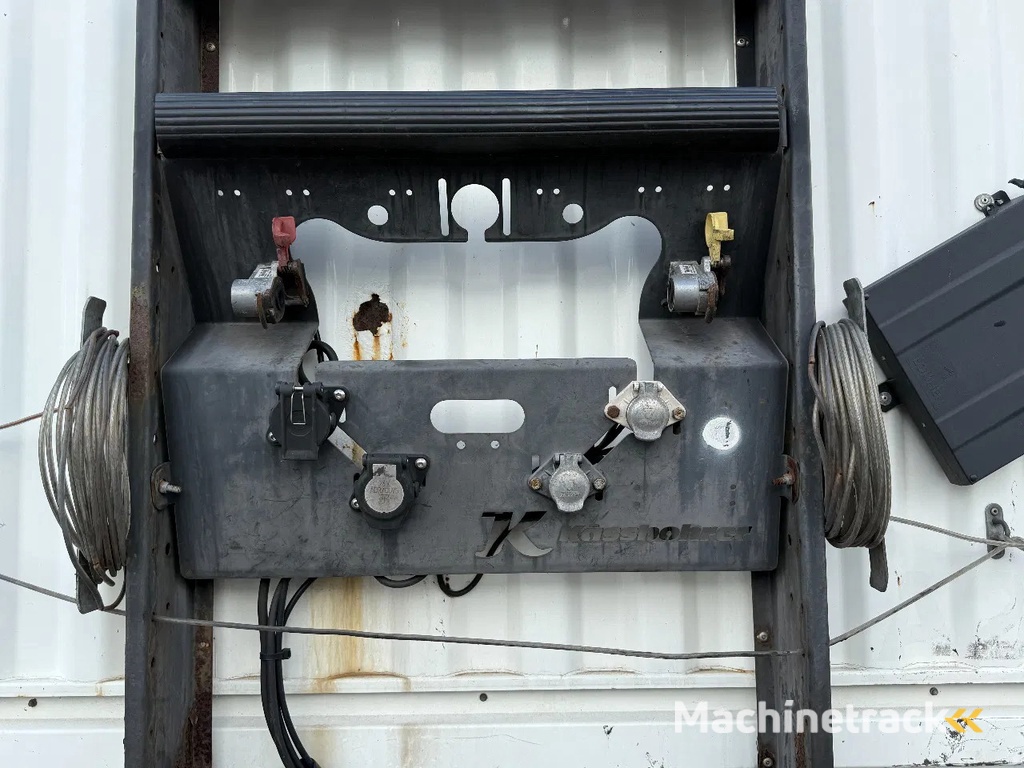 Kässbohrer XS - 3 AXLE - SAF + SLIDING ROOF - DISC BRAKES