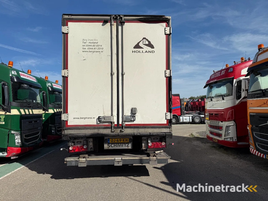 Schmitz Cargobull SKO24 + CARRIER VECTOR 1800 D&E + DHOLLANDIA LIFT