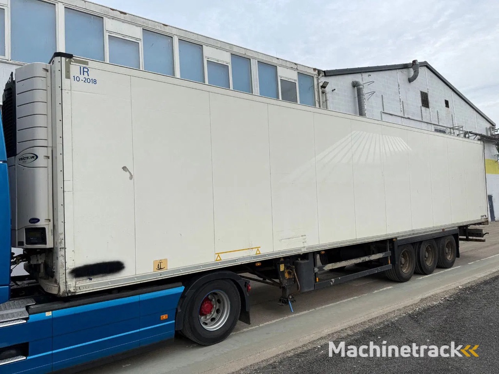 Schmitz Cargobull Schmitz Cargobull PRICES FROM €6950 TO €8950,- 40 X CARRIER 1850 MT D/E SAF AXELS