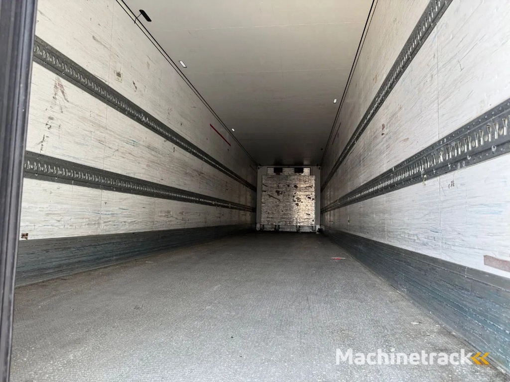 Schmitz Cargobull Schmitz Cargobull PRICES FROM €6950 TO €8950,- 40 X CARRIER 1850 MT D/E SAF AXELS