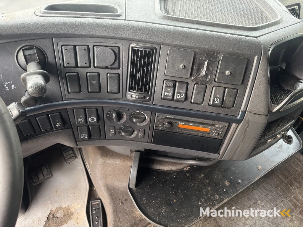 Volvo FH 6X2 LIFTING / STEERING AXLE