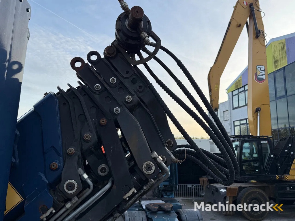 TURBO'S HOET 3 AXLE + AMCO-VEBA V929 6S CRANE + REMOTE