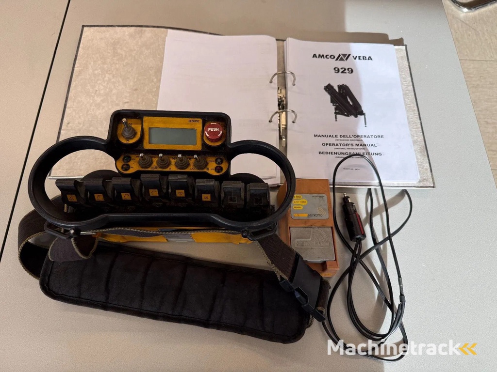 TURBO'S HOET 3 AXLE + AMCO-VEBA V929 6S CRANE + REMOTE