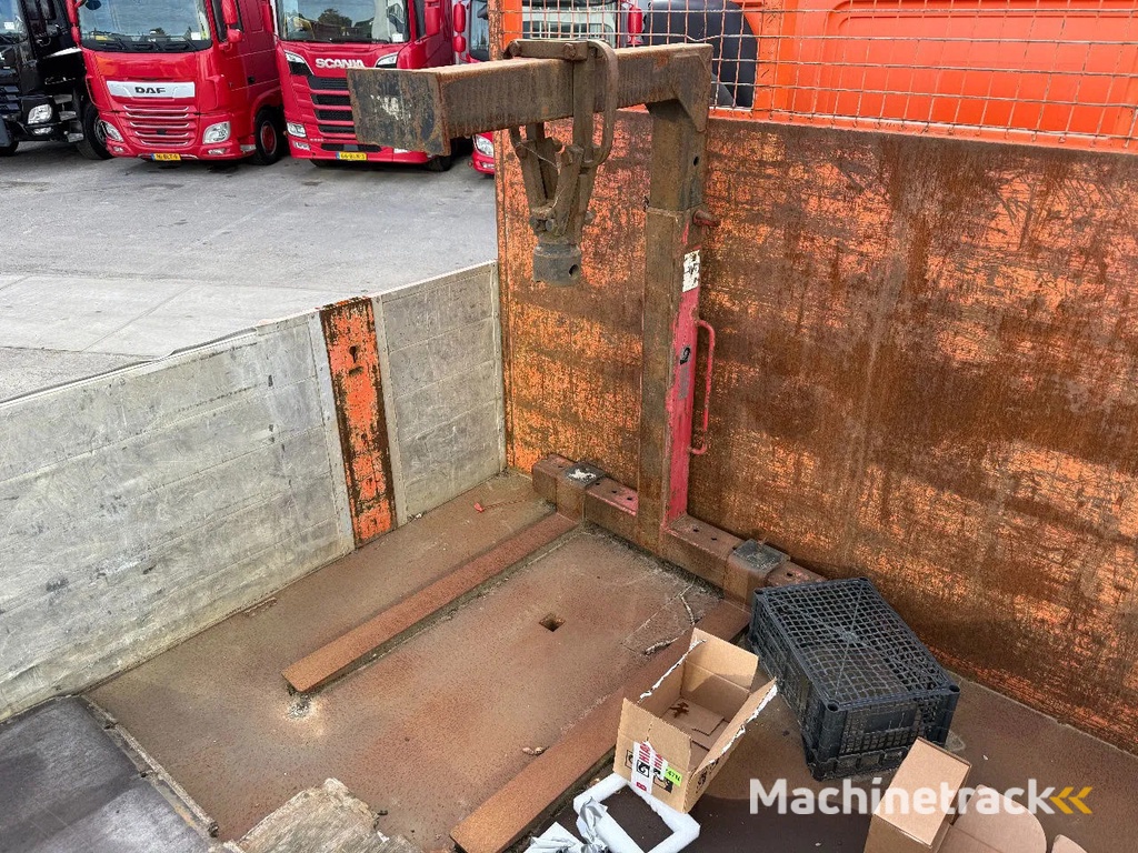 Renault Premium 430 8X4 EEV + HIAB 477 E-7 HIPRO + REMOTE