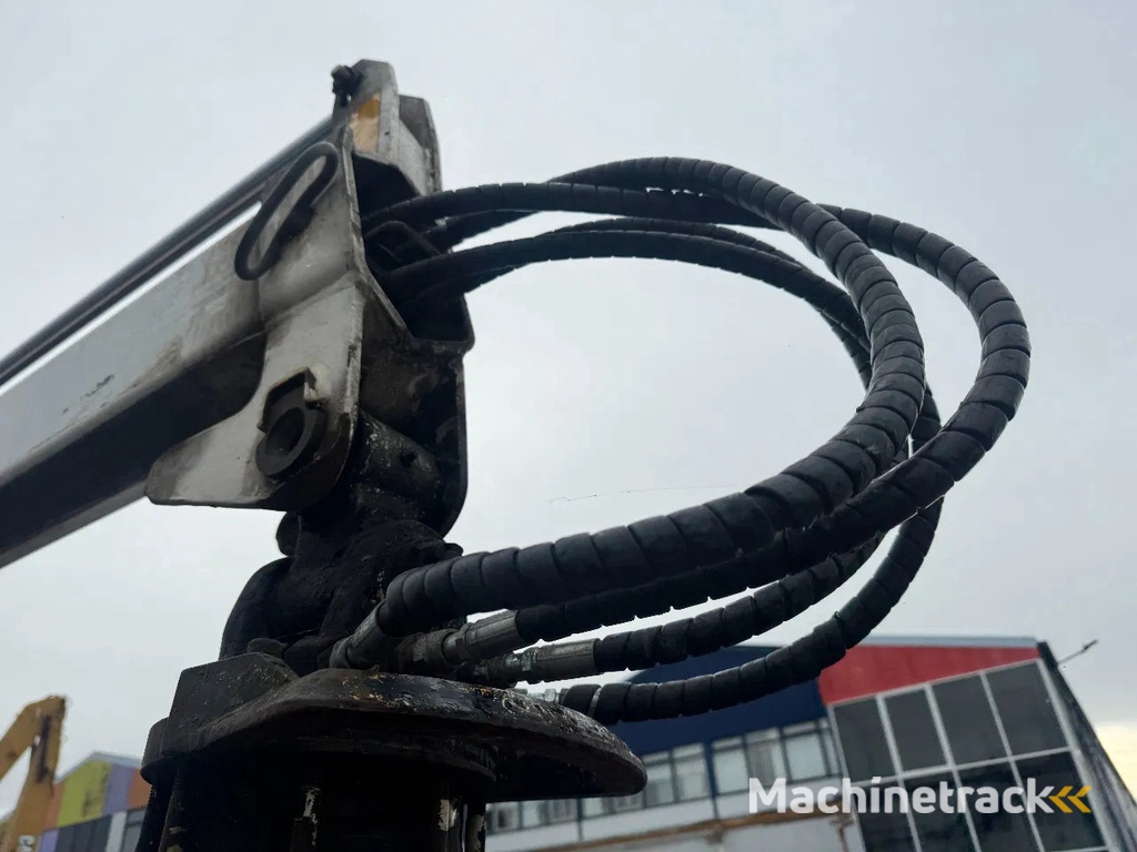 Floor FLO-17-30H + HIAB R-165-F1