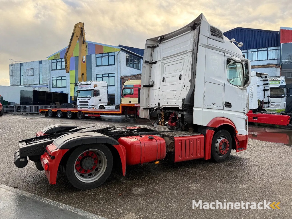 Mercedes-Benz Actros 1842 4X2 MEGA + LIFTING DISH (HEFSCHOTEL)