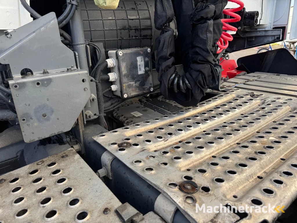 Renault T460 4X2 EURO 6 SKIRTS DOUBLE TANK