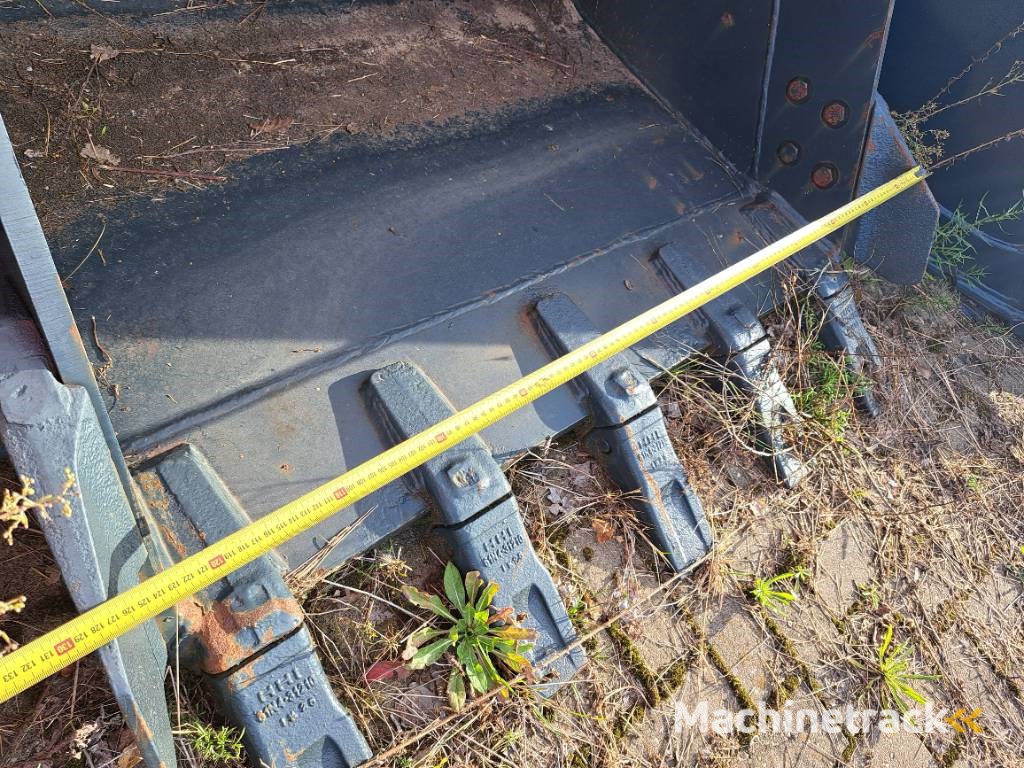 Hyundai Exacavator Digging Bucket 140, 6N4-37000