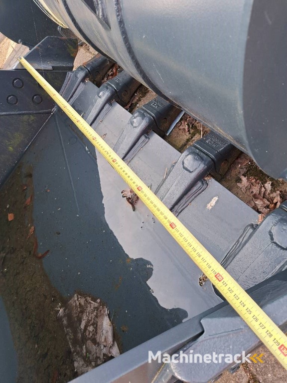 Hyundai Excavator Digging Bucket 140, 61K4-30701