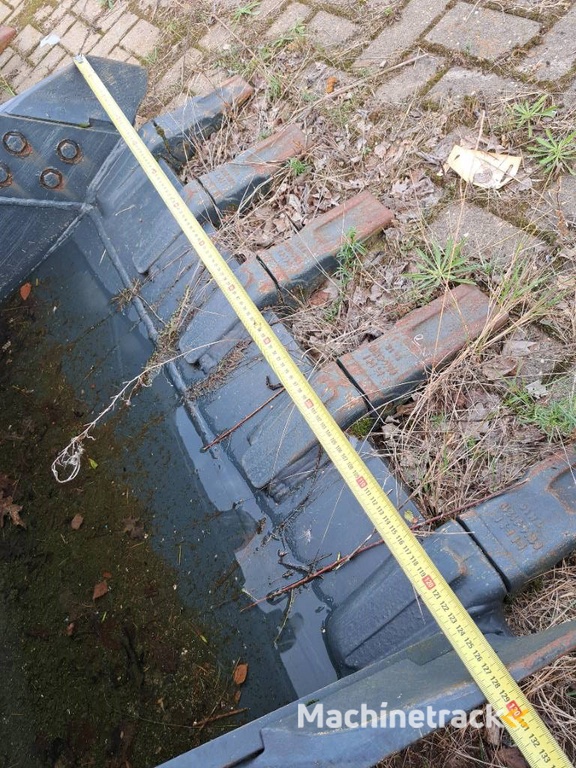 Hyundai Excavator Digging Bucket 140, 61K4-30701