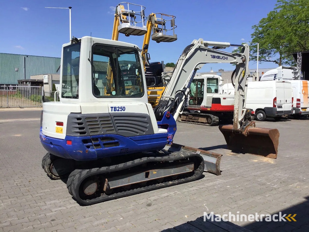 Takeuchi TB250