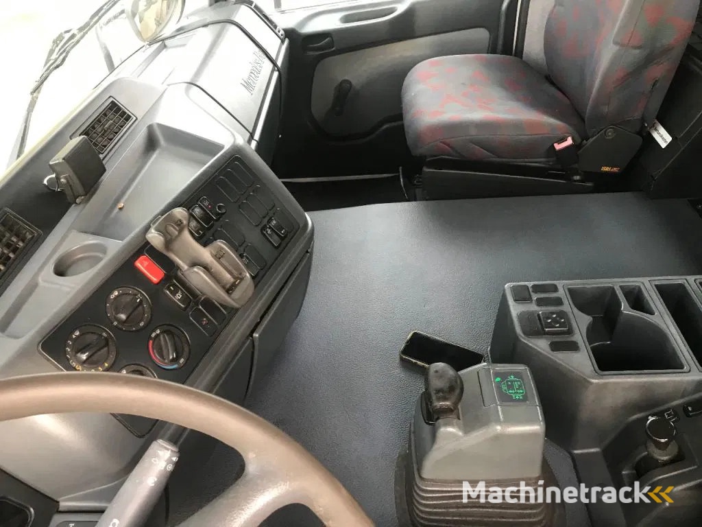 Mercedes-Benz Actros 3343 6x4 - Telligent with 3 pedals