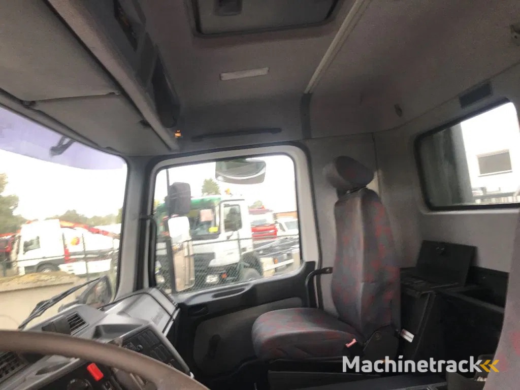 Mercedes-Benz Actros 3343 6x4 - Telligent with 3 pedals