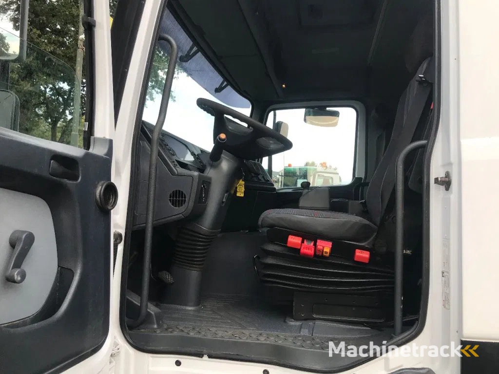 Mercedes-Benz Actros 3343 6x4 - Telligent with 3 pedals