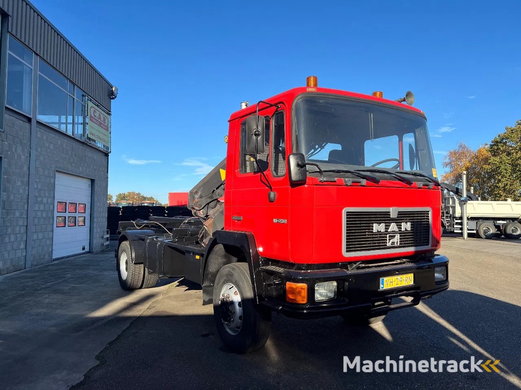 MAN 18.192 4x4 - 3 way Cable system with crane