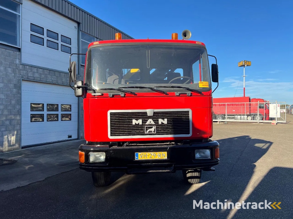 MAN 18.192 4x4 - 3 way Cable system with crane