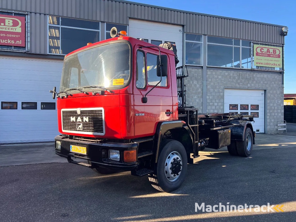 MAN 18.192 4x4 - 3 way Cable system with crane