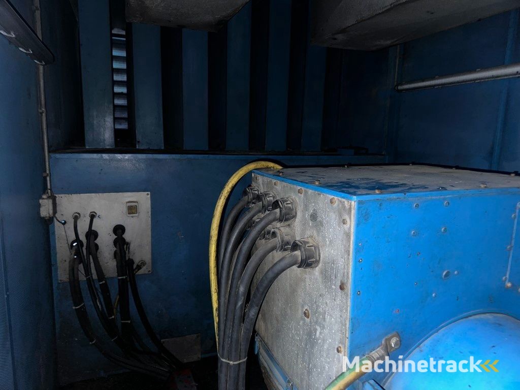 Perkins 3012-TAG2 Stamford 640 kVA generatorset in Silent 30 ft container