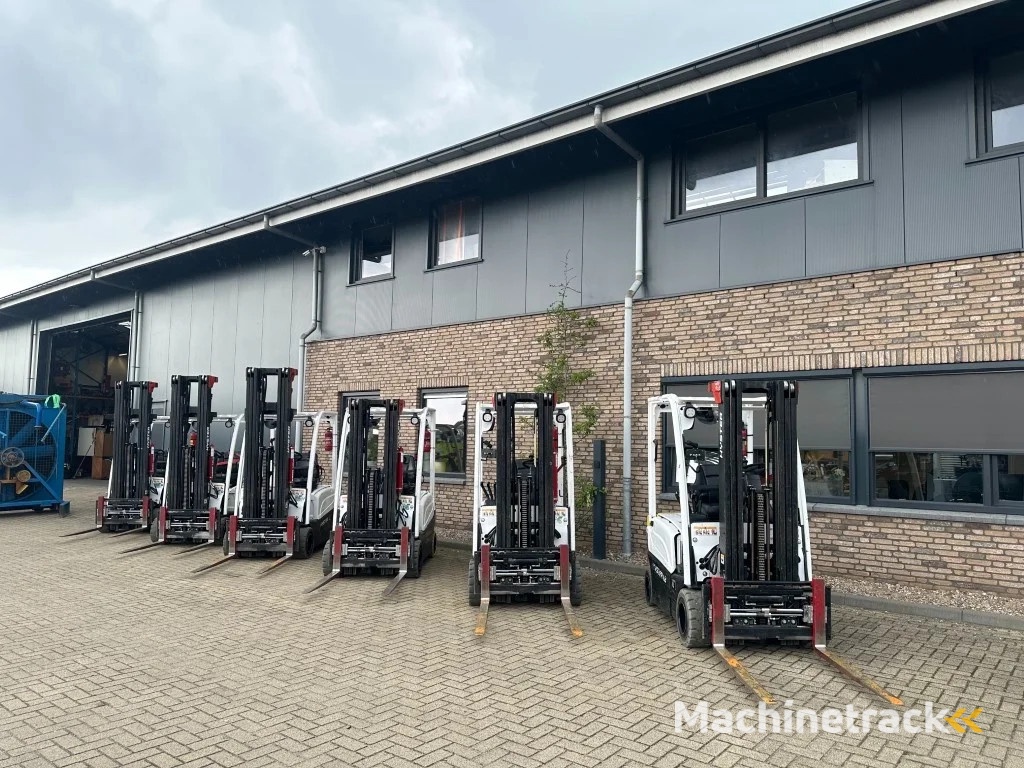 Hyster J1.8XN MWB 1.8 ton Triplex Freelift Sideshift Positioner Elektra Heftruck Accu 2023