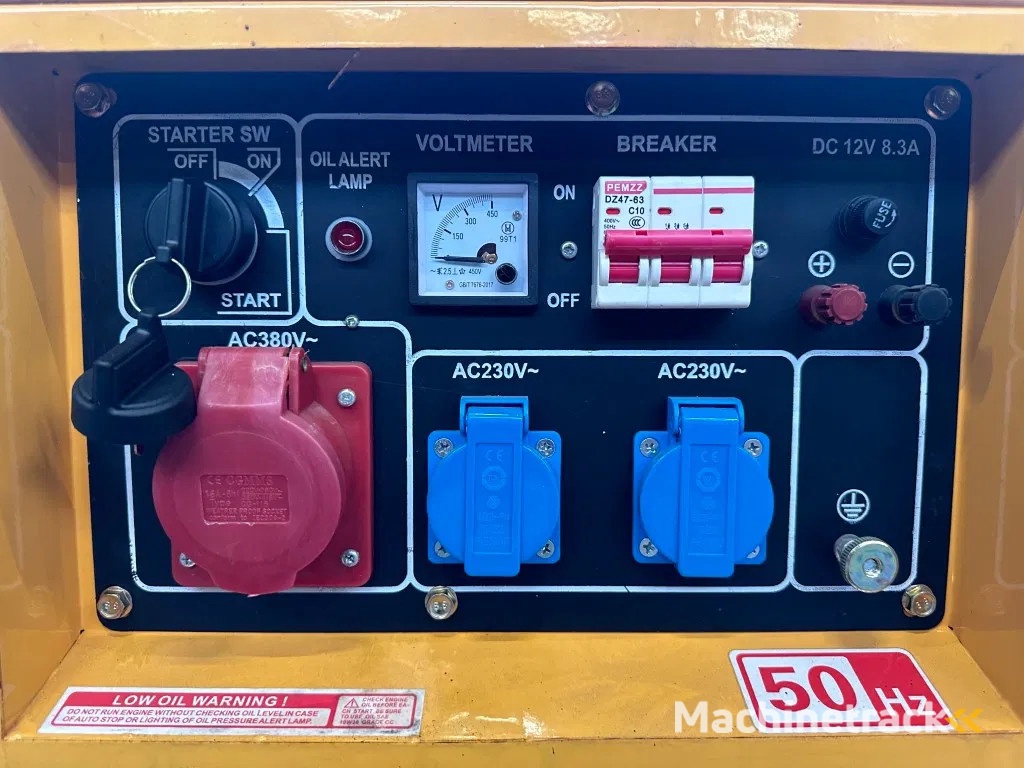 Diesel Diesel Generator UK-9500 5.5 kW 230 en 400 Volt Silent Diesel generator New !