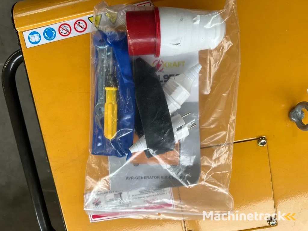 Diesel Diesel Generator UK-9500 5.5 kW 230 en 400 Volt Silent Diesel generator New !