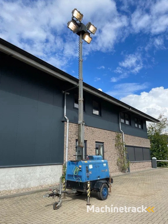 Kubota Superlight VT1 mobiele lichtmast-generator