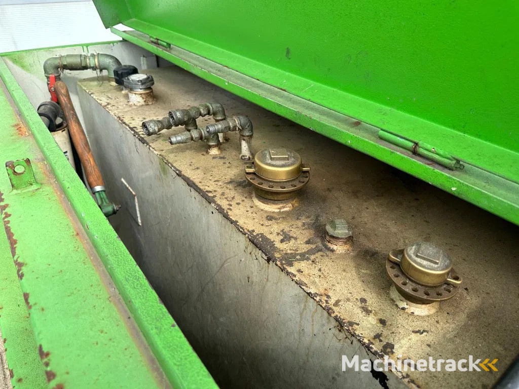 Kiwa IBC Steenbergen 2000 liter IBC Dieseltank met handpomp Milieutank