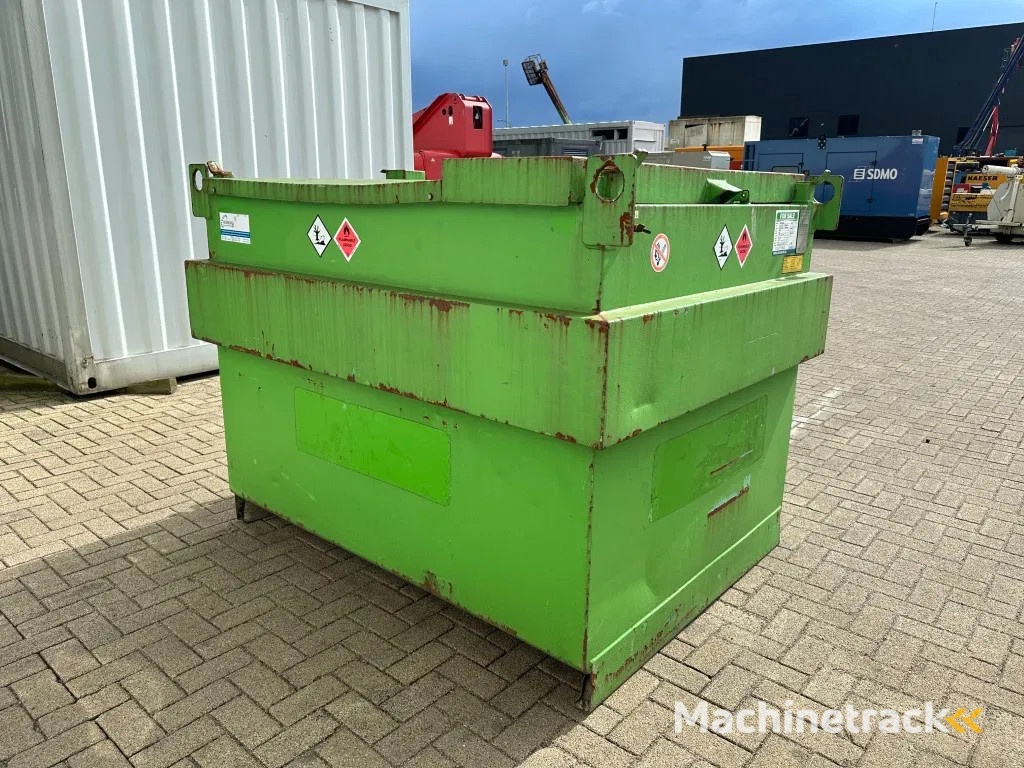 Kiwa IBC Steenbergen 2000 liter IBC Dieseltank met handpomp Milieutank