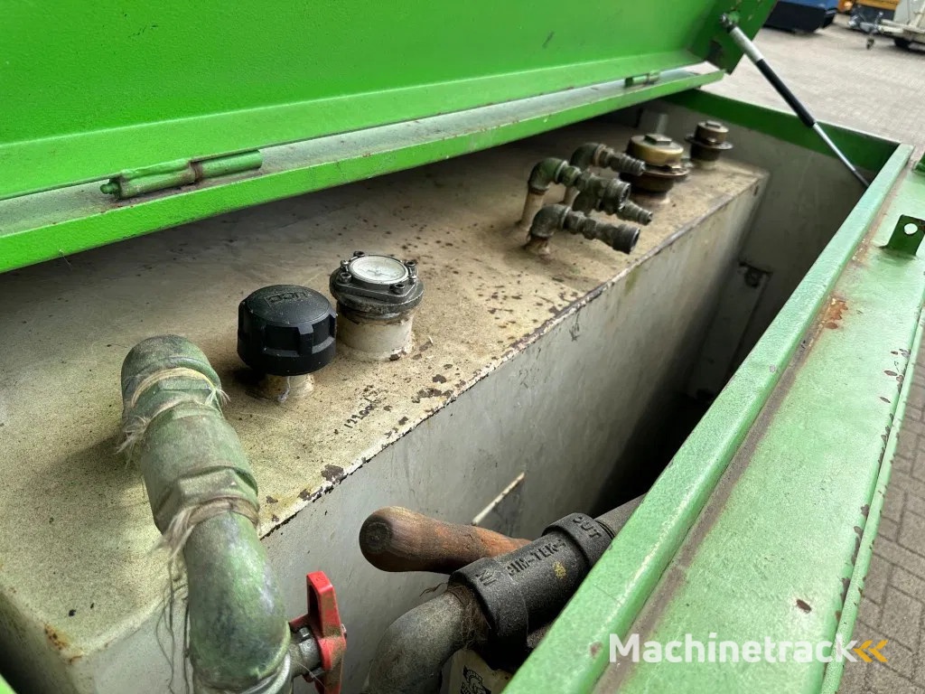 Kiwa IBC Steenbergen 2000 liter IBC Dieseltank met handpomp Milieutank