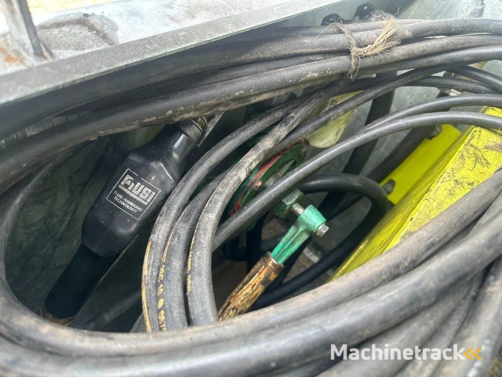 Kiwa IBC Steenbergen 750 liter Dieseltank met Handpomp Milieutank Gegalvaniseerd