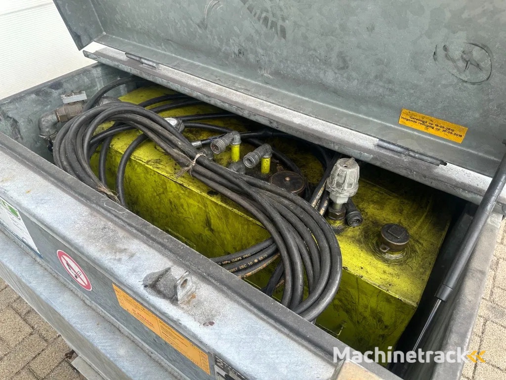 Kiwa IBC Steenbergen 750 liter Dieseltank met Handpomp Milieutank Gegalvaniseerd