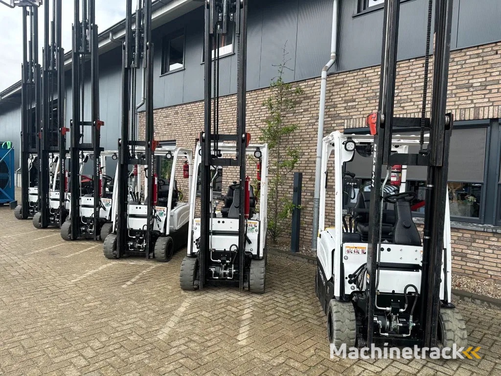 Hyster J1.8XN MWB 1.8 ton Triplex Freelift Sideshift Positioner Elektra Heftruck Accu 2023