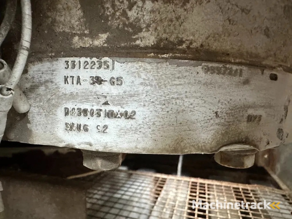 Cummins KTA 38 G5 Leroy Somer 1000 kVA Silent generatorset in container