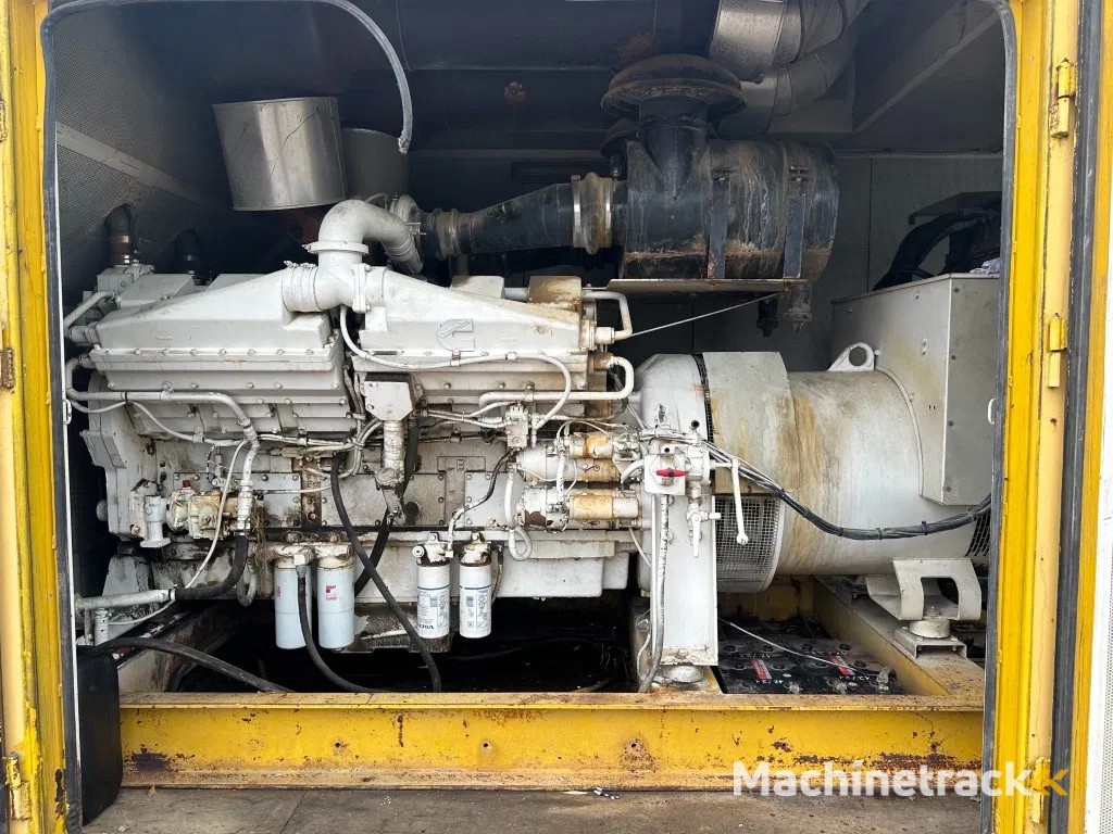 Cummins KTA 38 G5 Leroy Somer 1000 kVA Silent generatorset in container