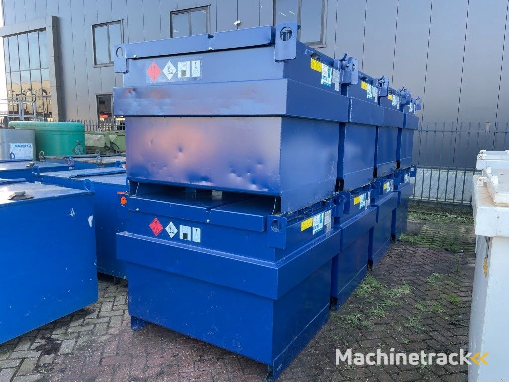 Kiwa IBC Steenbergen 750 liter Dieseltank met handpomp