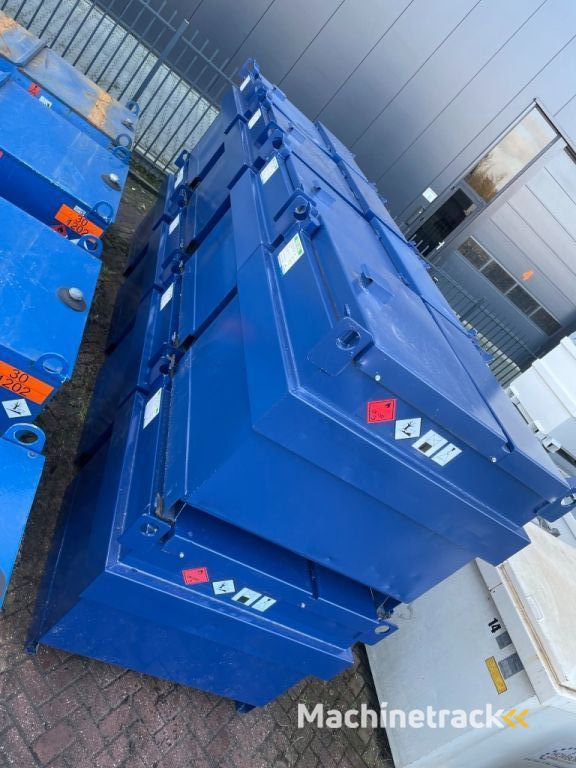 Kiwa IBC Steenbergen 750 liter Dieseltank met handpomp