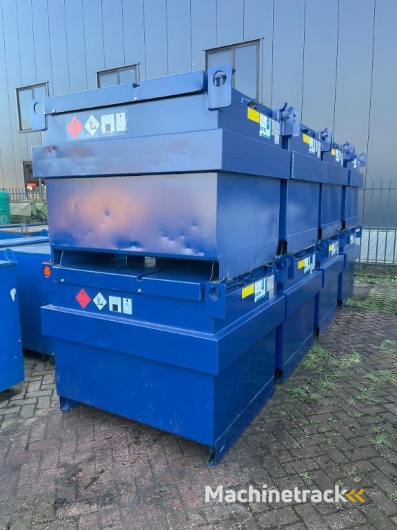 Kiwa IBC Steenbergen 750 liter Dieseltank met handpomp