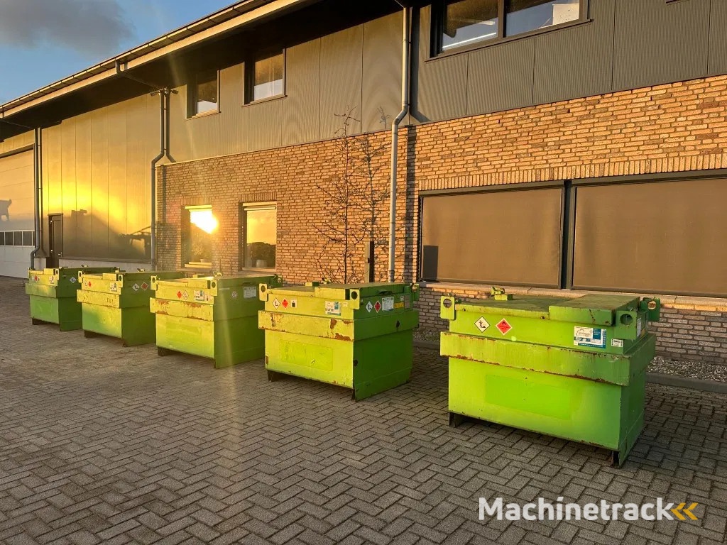 Kiwa IBC Steenbergen 750 liter Dieseltank met Handpomp Milieutank