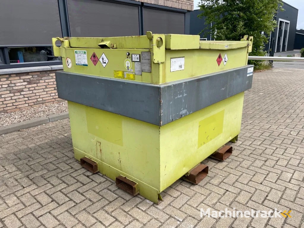 Kiwa IBC Steenbergen 2000 liter Dieseltank met Handpomp Milieutank