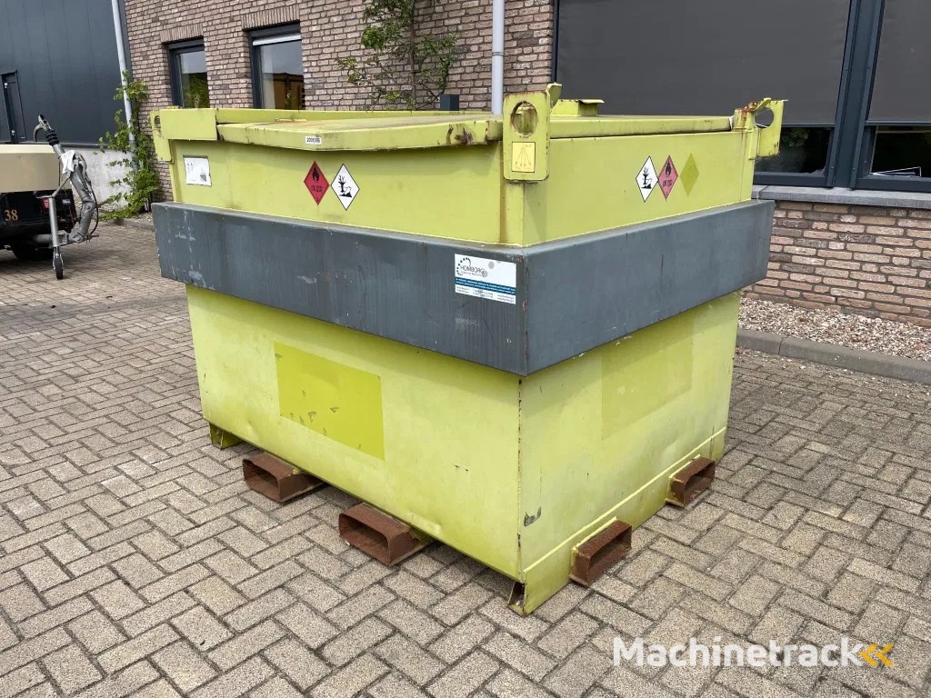 Kiwa IBC Steenbergen 2000 liter Dieseltank met Handpomp Milieutank