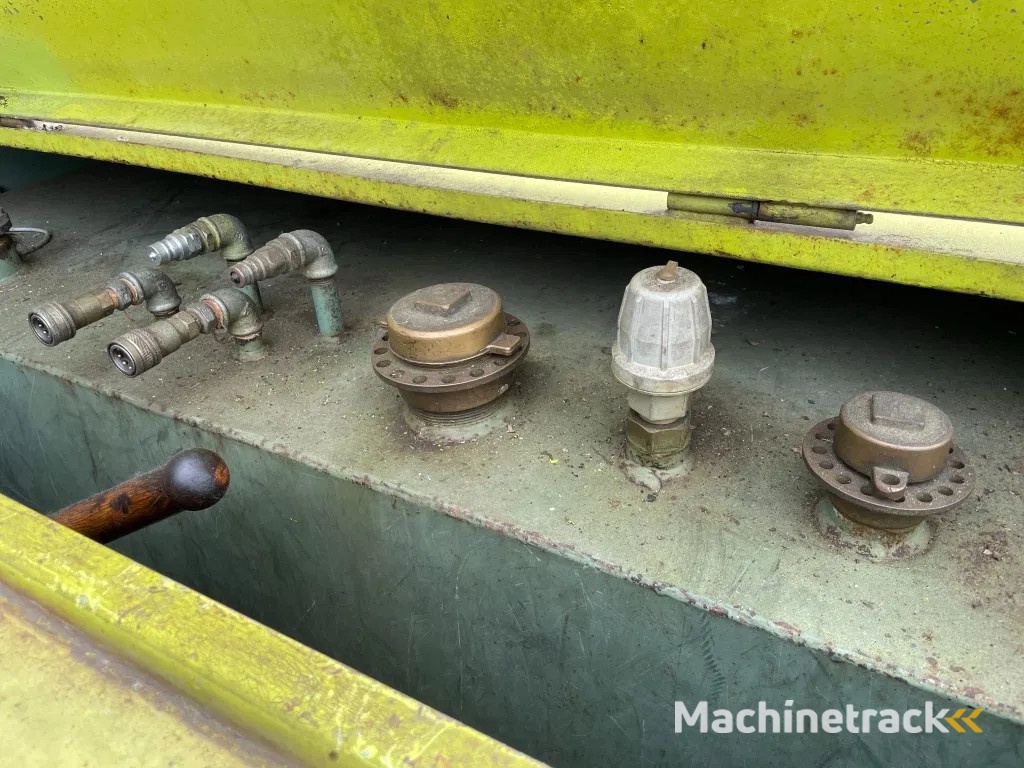 Kiwa IBC Steenbergen 2000 liter Dieseltank met Handpomp Milieutank