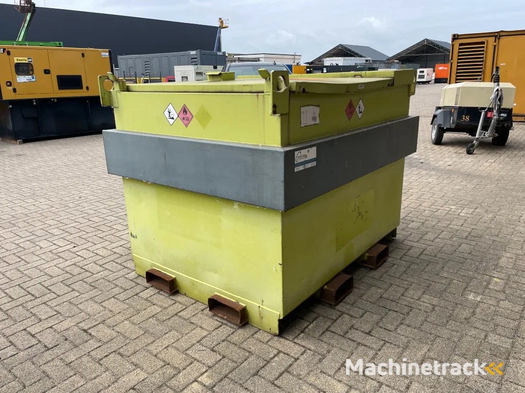 Kiwa IBC Steenbergen 2000 liter Dieseltank met Handpomp Milieutank