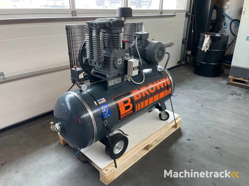 Brown CR 307+S zuigercompressor met 270L ketel