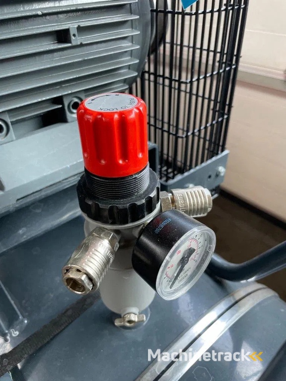 Brown CR 307+S zuigercompressor met 270L ketel